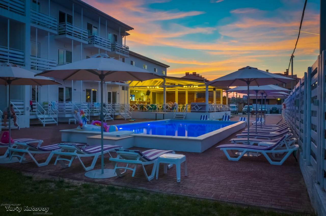 Family Hotel Happy Inn Zatoka Eksteriør billede